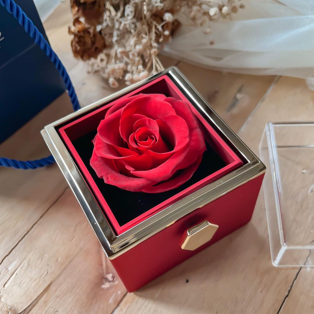 Eternal Love Rose box with Locked Heart Necklace