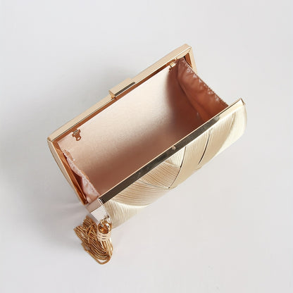 Opula: Unveiling Opulence in Every Stitch of Bridal Luxury.